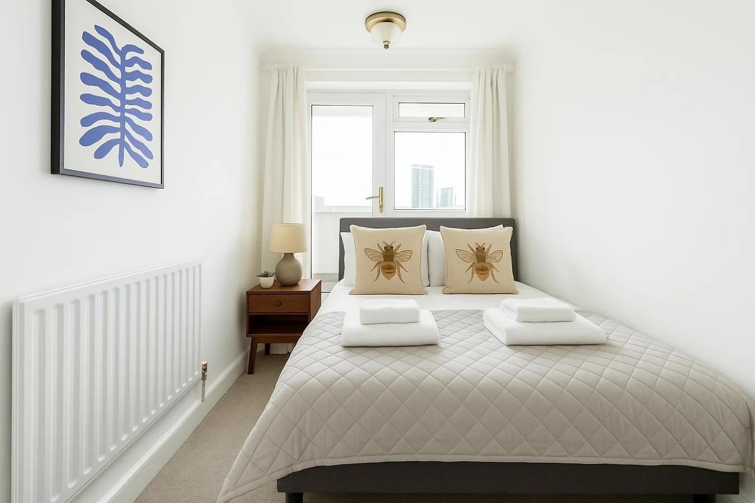 Canary Wharf Apartment With Balcony And Stunning Views London